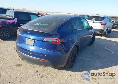 2022 Tesla Model Y Performance Dual Motor All-Wheel Drive z USA, uszkodzony, nr VIN 7SAYGDEF3NF390140